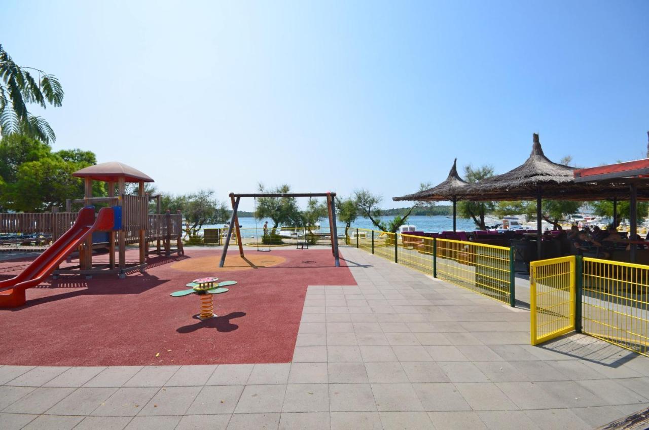 Apartment Robyn On The Beach Срима Екстериор снимка