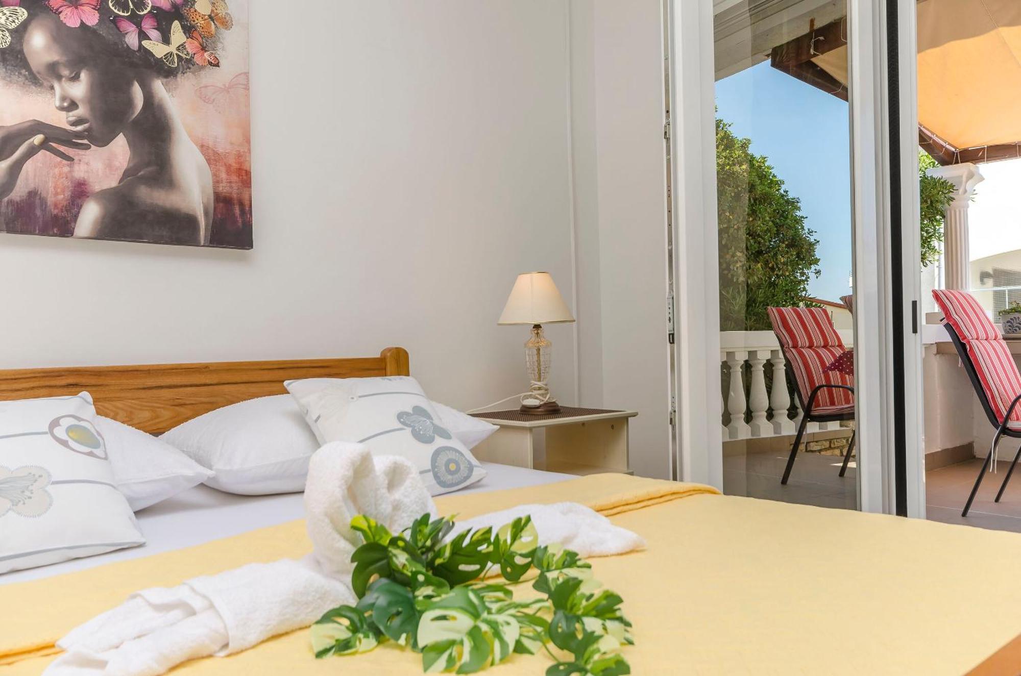 Apartment Robyn On The Beach Срима Екстериор снимка